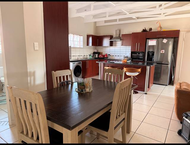 3 BEDROOM TOWNHOUSE FOR SALE IN WATERVAL EAST